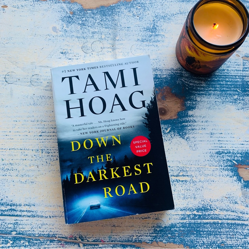 Tami Hoag "Down the Darkest Road" Paperback Book 📚